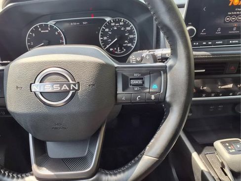 Used 2025 Nissan Rogue SV FWD image 18