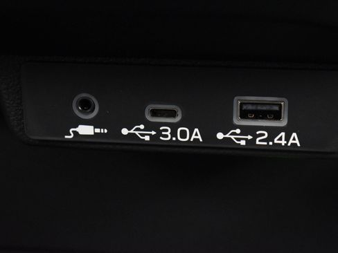 New 2025 Subaru Forester Limited image 32