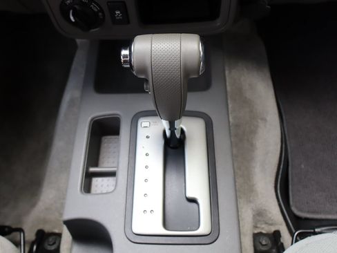 Used 2014 Nissan Frontier SV AWD/4WD image 32
