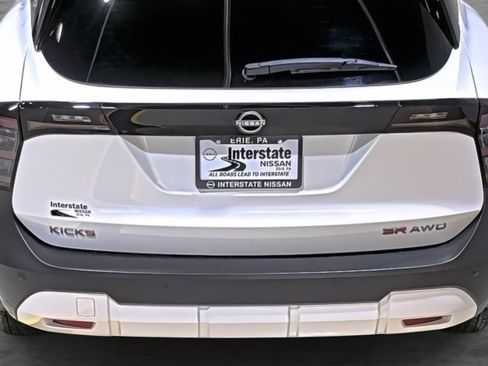 Used 2025 Nissan Kicks SR image 11