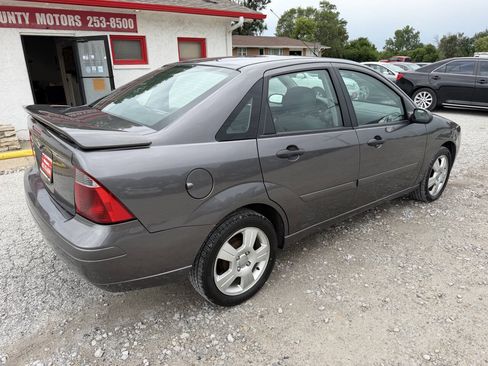 Used 2007 Ford Focus SE FWD image 3