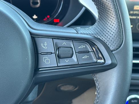 Used 2024 Alfa Romeo Giulia Veloce image 24