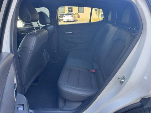 Used 2025 Buick Envista Preferred image 24