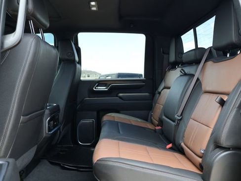Used 2024 Chevrolet Silverado 2500 High Country w/ High Country Premium Package AWD/4WD image 7