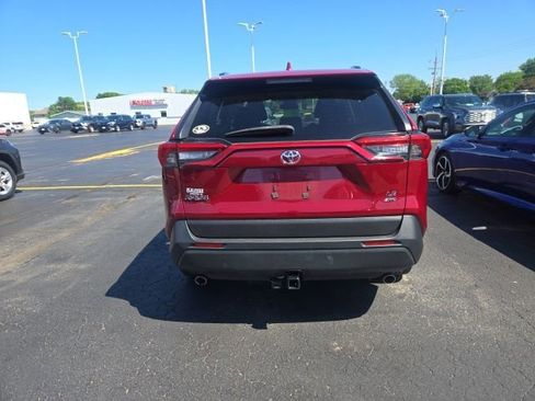 Used 2019 Toyota RAV4 LE w/ All Weather Liner Package AWD/4WD image 5