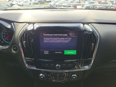 Used 2022 Chevrolet Traverse RS FWD image 25