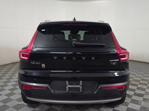 Used 2021 Volvo XC40 T5 Momentum w/ Climate Package image 5