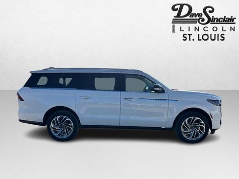 New 2025 Lincoln Navigator L Reserve image 4
