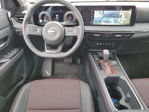 Used 2025 Nissan Kicks SR AWD/4WD image 9