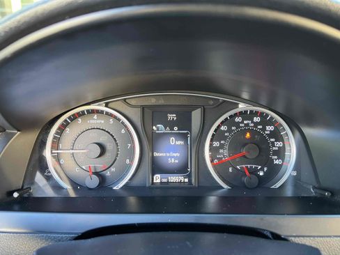 Used 2017 Toyota Camry SE w/ Moonroof Package image 35