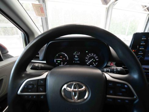 Used 2021 Toyota Sienna LE AWD/4WD image 15
