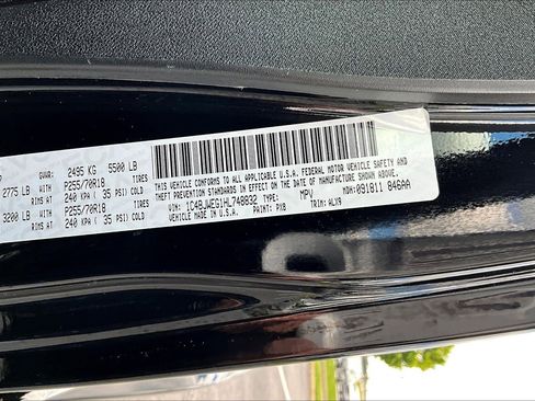 Used 2017 Jeep Wrangler Unlimited Sahara w/ Connectivity Group AWD/4WD image 19