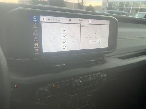 Used 2025 Jeep Gladiator Sport image 27