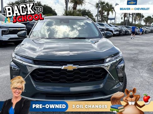 Used 2025 Chevrolet Trax LT FWD image 3