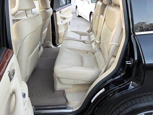 Used 2011 Lexus LX 570 4WD image 31