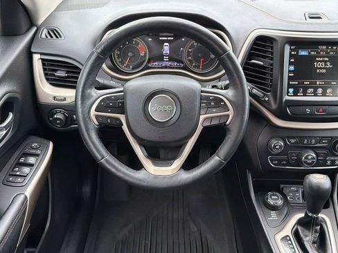 Used 2018 Jeep Cherokee Limited image 11