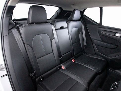 Certified 2025 Volvo XC40 B5 Plus image 28