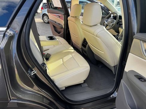 Used 2020 Cadillac XT5 Premium Luxury AWD/4WD image 18
