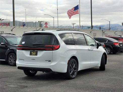 New 2026 Chrysler Pacifica Limited w/ S Appearance Package image 4