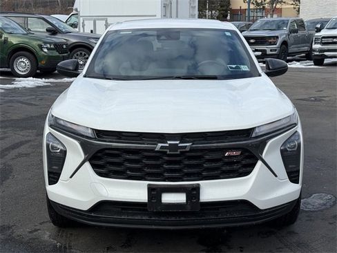 Used 2024 Chevrolet Trax RS image 2