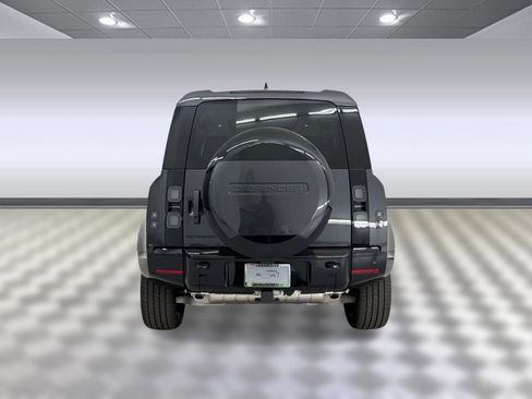 New 2026 Land Rover Defender 110 X-Dynamic SE image 10