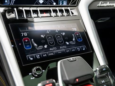 Used 2022 Lamborghini Urus image 35