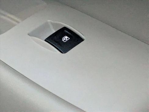 Used 2017 Cadillac Escalade Premium Luxury image 10