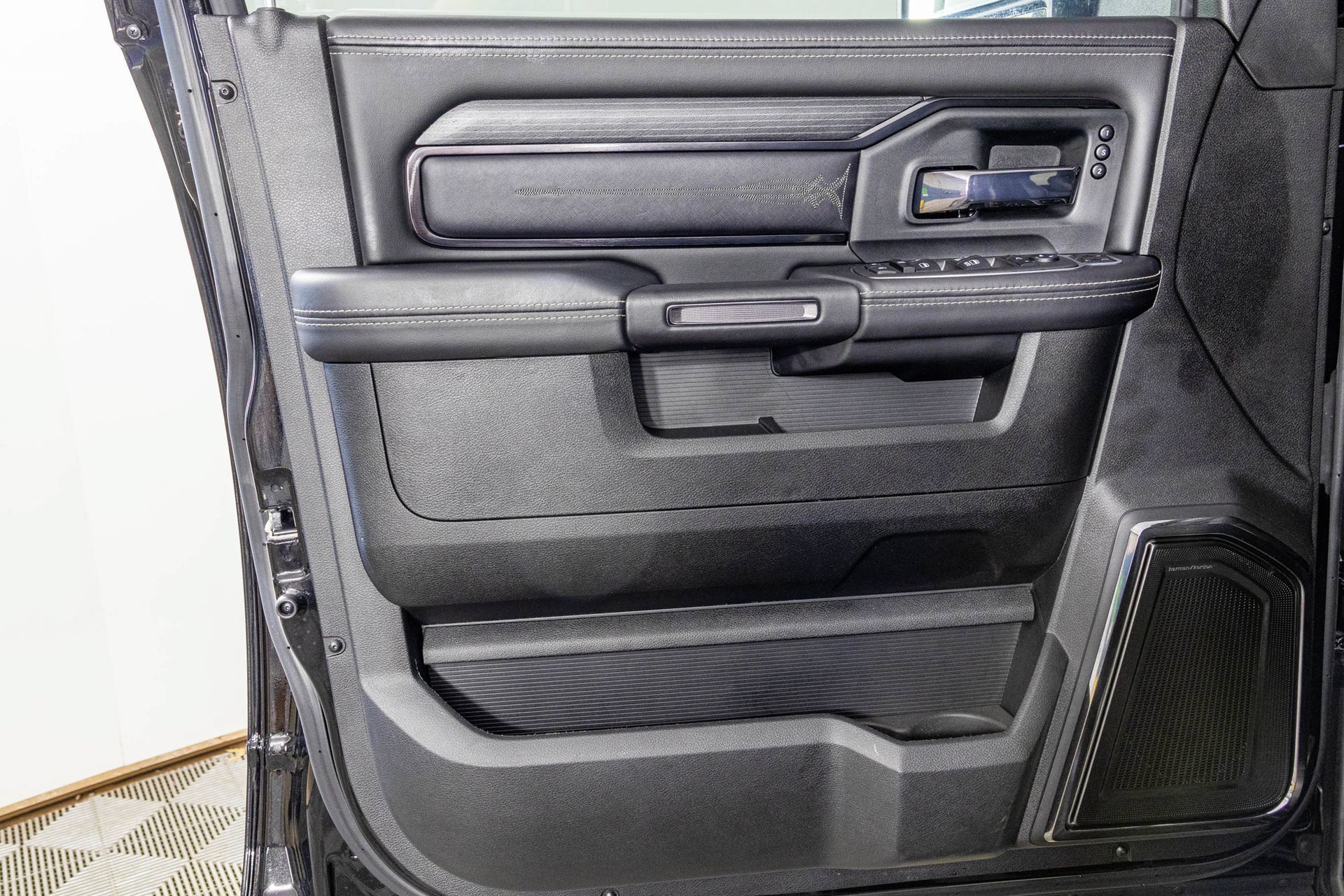 Used 2024 RAM 3500 Limited AWD/4WD image 43