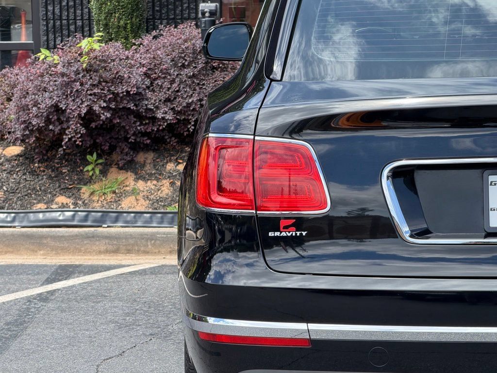 Used 2019 Bentley Bentayga AWD/4WD image 15