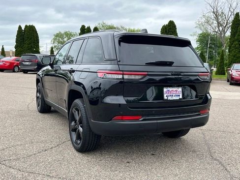 Used 2023 Jeep Grand Cherokee Limited w/ Black Appearance Package AWD/4WD image 3