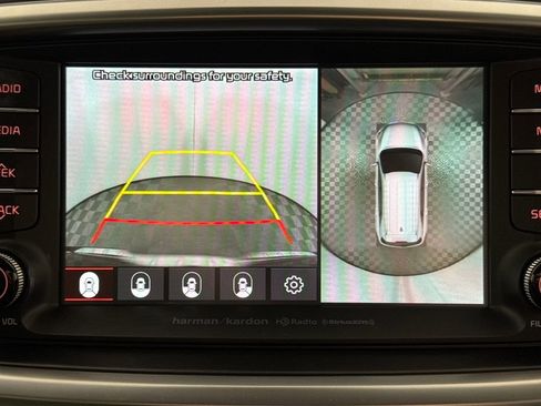 Used 2019 Kia Sorento SX w/ SX Touring Package image 16