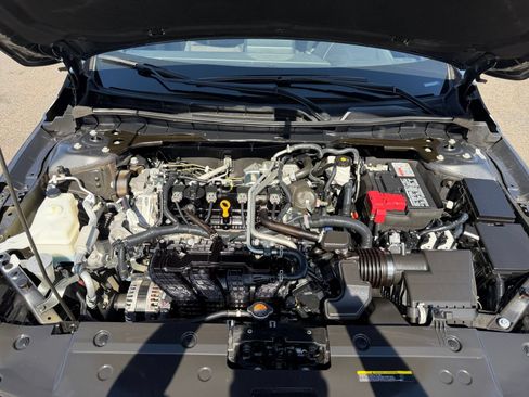 Used 2025 Nissan Altima 2.5 SV FWD image 32