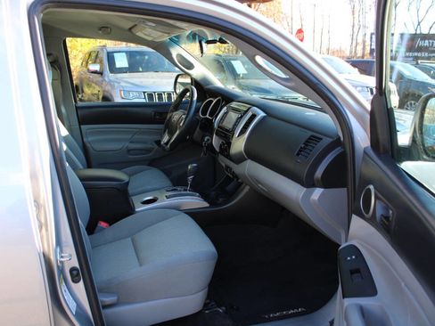 Used 2015 Toyota Tacoma 2WD Double Cab image 29