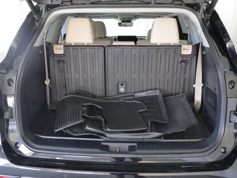 Used 2023 Toyota Highlander Limited image 19