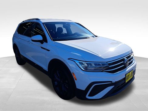Used 2024 Volkswagen Tiguan SE FWD image 8