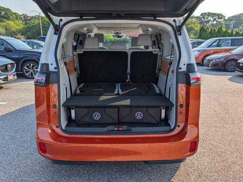 Used 2025 Volkswagen ID. Buzz Pro S Plus w/ Cupholders Package RWD image 14