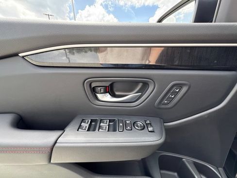 Used 2025 Honda Pilot Black Edition image 11