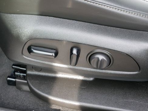 Used 2023 GMC Acadia SLT image 17