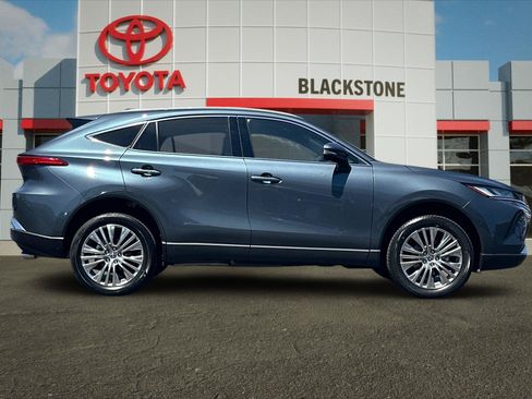 Certified 2023 Toyota Venza XLE AWD/4WD image 2