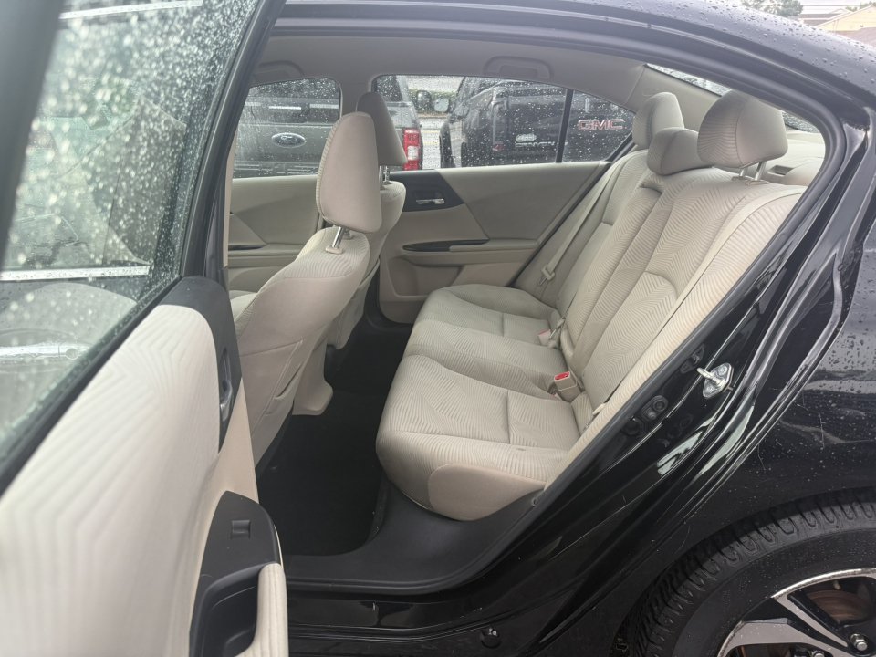Used 2017 Honda Accord LX image 9