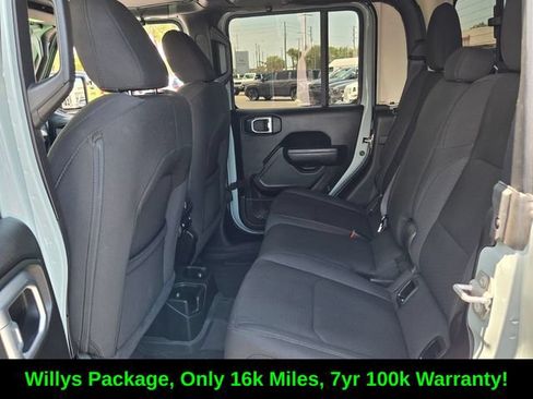 Used 2023 Jeep Gladiator Sport AWD/4WD image 15