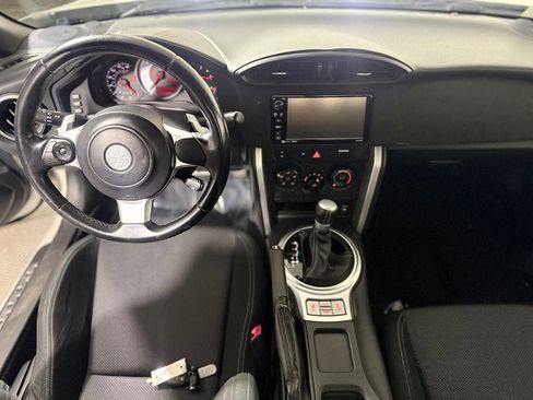 Used 2017 Toyota 86 RWD image 11