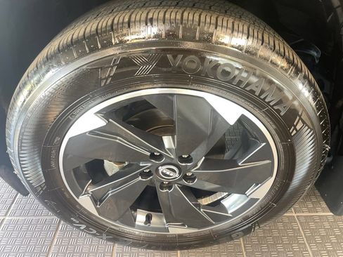 Used 2024 Nissan Rogue SV w/ SV Premium Package image 5