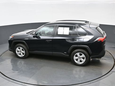 Used 2021 Toyota RAV4 XLE AWD/4WD image 37