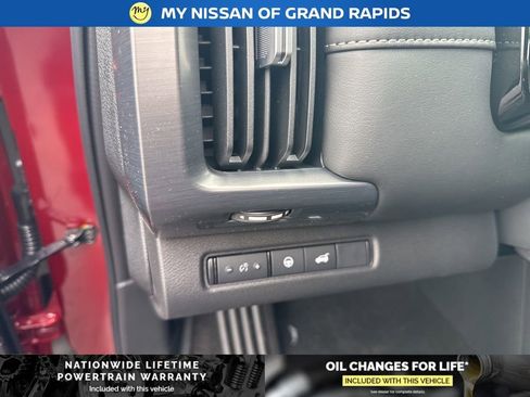 New 2026 Nissan Pathfinder SL AWD/4WD image 9