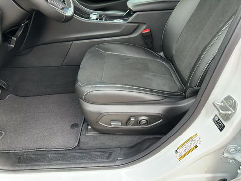 New 2025 Jeep Grand Cherokee Altitude image 11