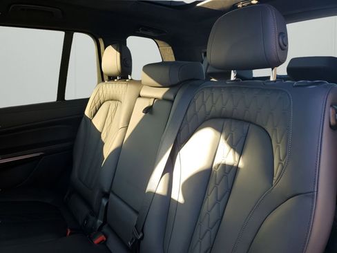 Used 2022 BMW X7 xDrive40i w/ M Sport Package image 19