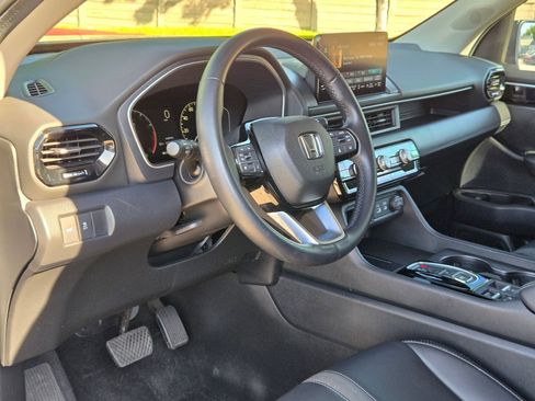 Used 2025 Honda Pilot EX-L image 12