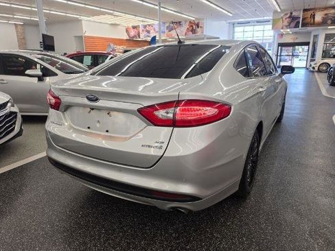 Used 2016 Ford Fusion SE w/ Equipment Group 502A FWD image 4