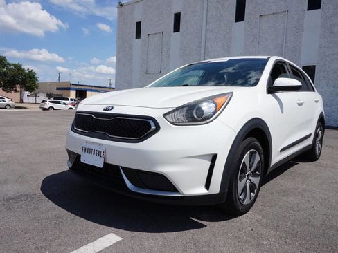 Used 2017 Kia Niro FE image 2